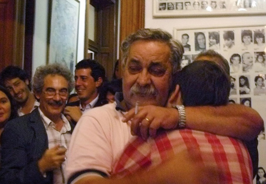 Abel y Francisco en la sede de Abuelas.